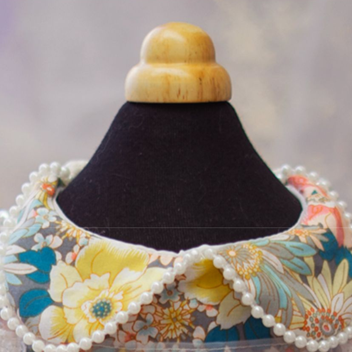 高台のガゼボより 海風と読書